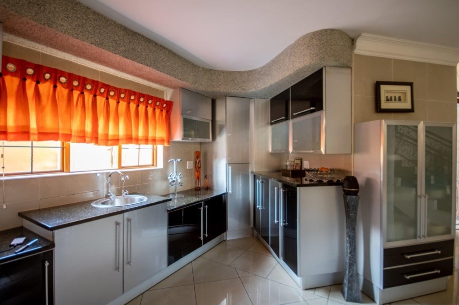 5 Bedroom Property for Sale in Birdwood Estate North West